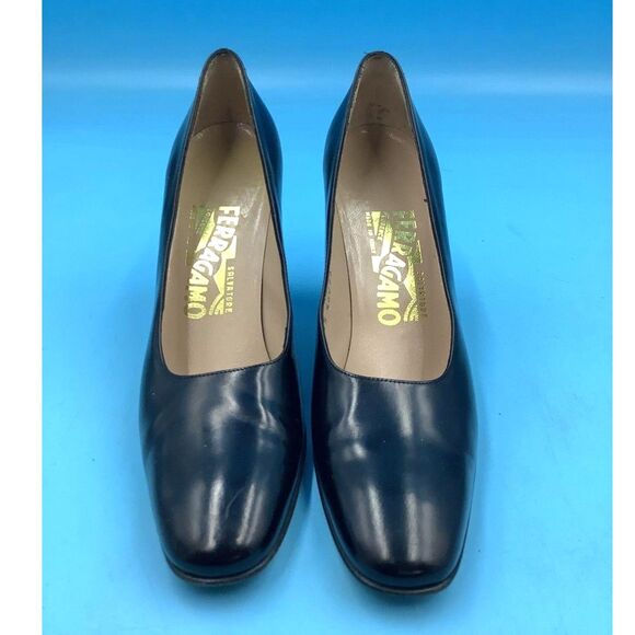 Authentic Salvatore Ferragamo "Davallia" Black Slip On Pump Leather Heels - Picture 1 of 6